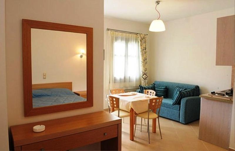 Augustis Suites Ormos  Zimmer foto