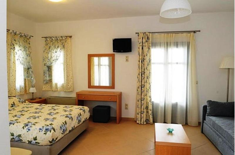 Augustis Suites Ormos  Zimmer foto