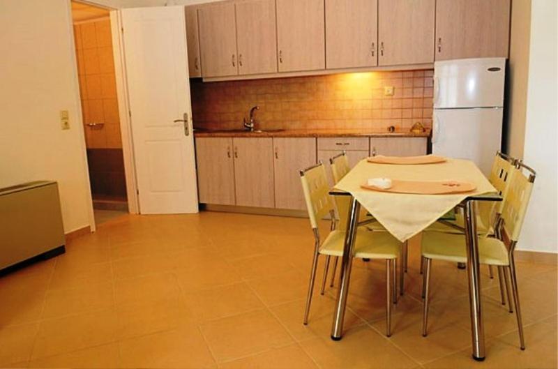 Augustis Suites Ormos  Zimmer foto