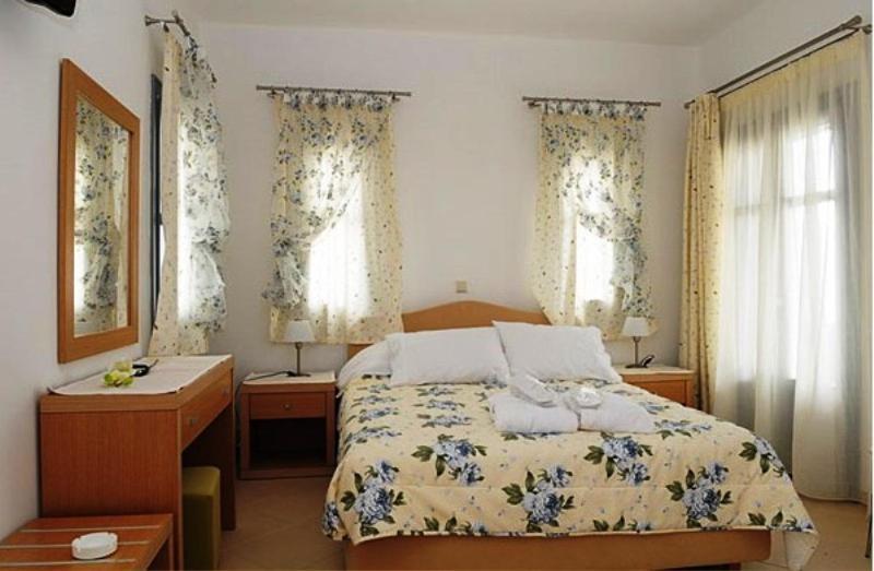 Augustis Suites Ormos  Zimmer foto