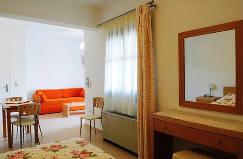 Augustis Suites Ormos  Zimmer foto