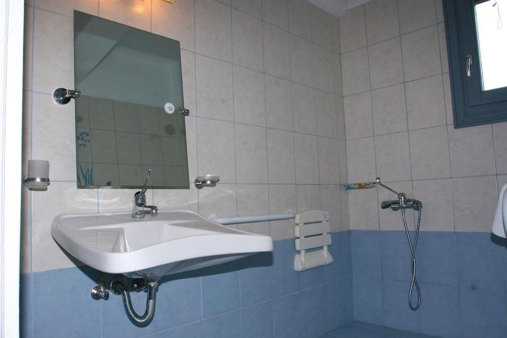 Augustis Suites Ormos  Zimmer foto