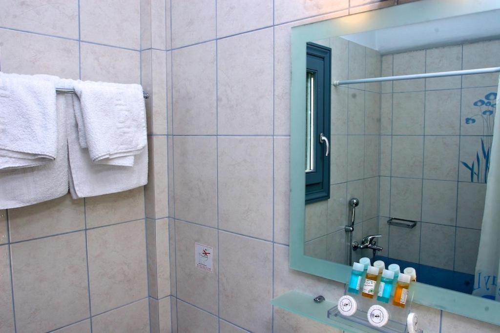 Augustis Suites Ormos  Zimmer foto