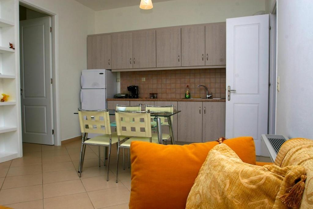 Augustis Suites Ormos  Zimmer foto