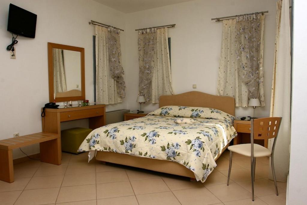 Augustis Suites Ormos  Zimmer foto